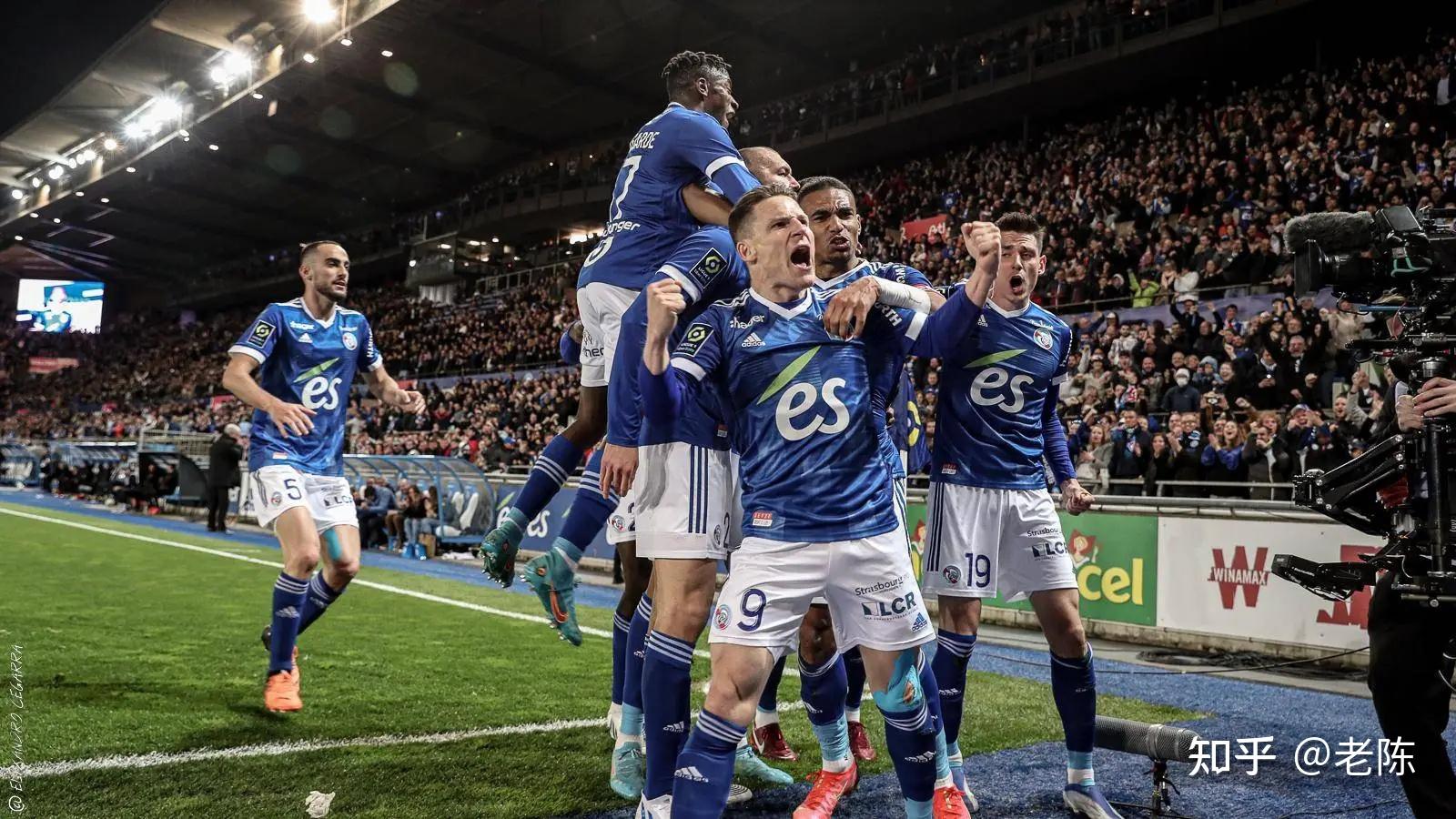 包含从那不勒斯再遭质疑备战社区盾到集结日国际米兰调整名单以备葡超，AC米兰围绕英超篮板制胜的词条